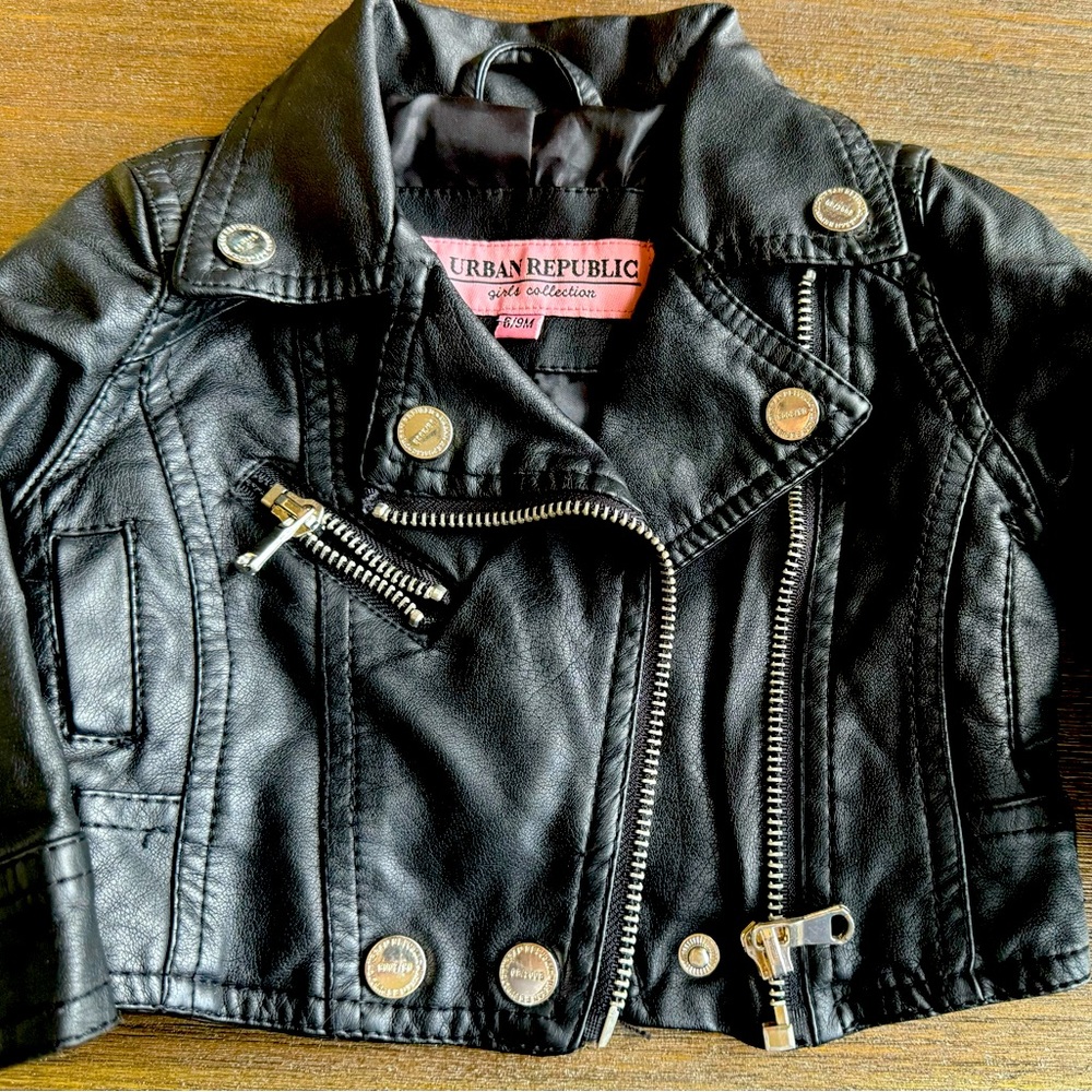 Faux leather baby jacket 6-9 month.  Good condition. Black